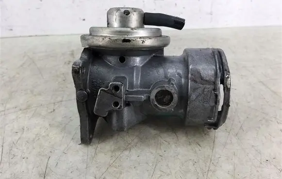 Volkswagen PASSAT B5.5 EGR valve 038181501AA