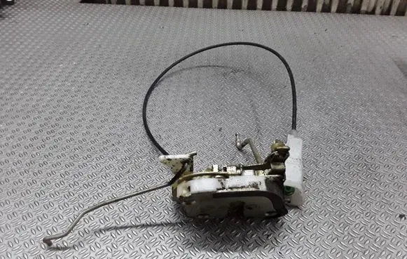 Toyota Yaris Front door lock 