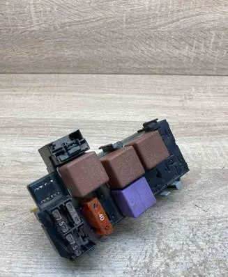 Renault Scenic I Fuse module 7703297193