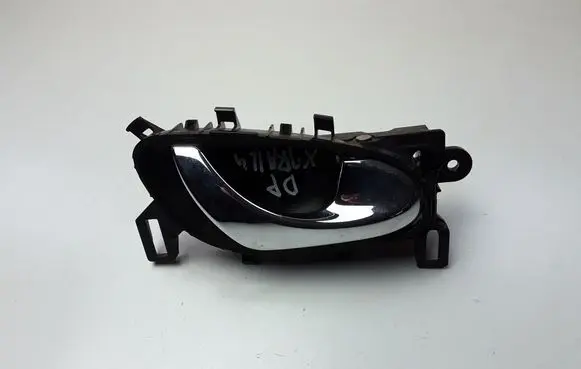Nissan X-Trail T32 Front door interior handle RH1