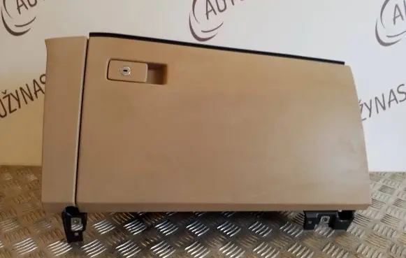 Volkswagen Touareg III Glove box 761857097F 14392018 K02727004A