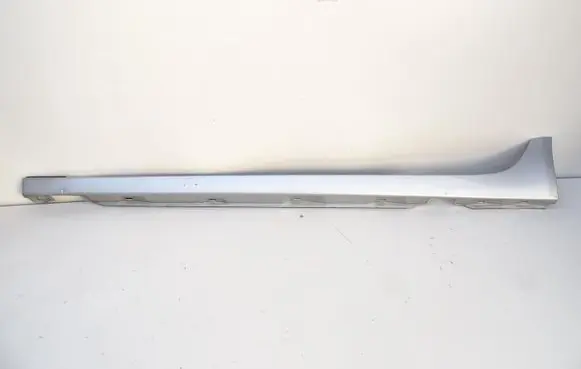 Front sill trim cover