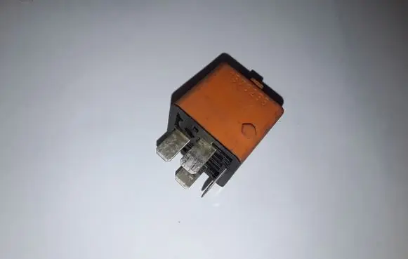 BMW 5 E39 Other relay 1378238