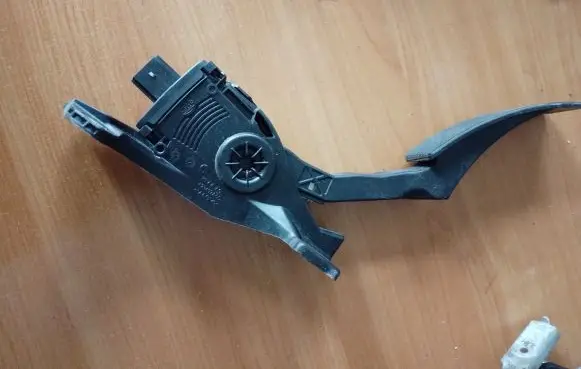 Jeep Grand Cherokee Accelerator throttle pedal 68021871AE