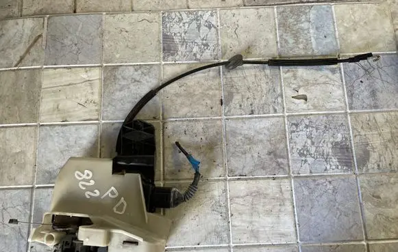 Skoda Superb B5 (3U) Front door lock 117626104