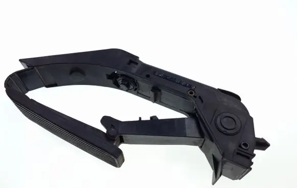 Mercedes-Benz S W220 Accelerator throttle pedal A2203000104