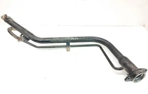 Suzuki Grand Vitara II Fuel tank filler neck pipe 