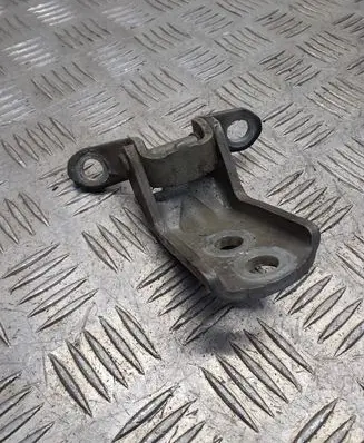 Nissan Qashqai Front door lower hinge 