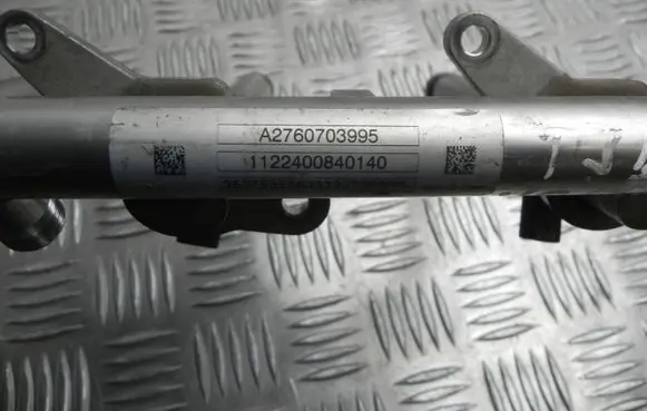 Mercedes-Benz E A207 Fuel distributor A2760703995 VD19367