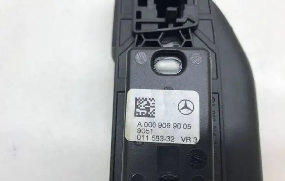 Mercedes-Benz GLC C253 Rear interior roof grab handle A0009069005 01158332