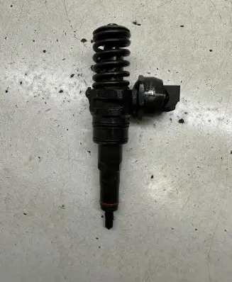 Volkswagen Golf V Fuel injector 038130073AG 0414720215