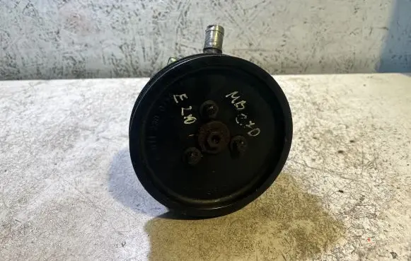 Mercedes-Benz E W210 Power steering pump A6112300115