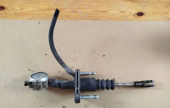 Opel Astra G Clutch slave cylinder 90523769