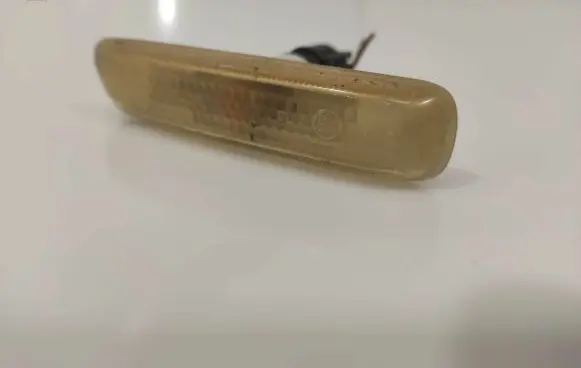 Front fender indicator light