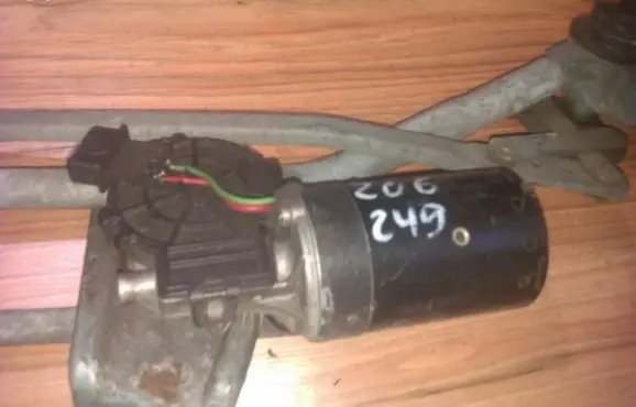 Peugeot 206 Wiper motor 0390241375