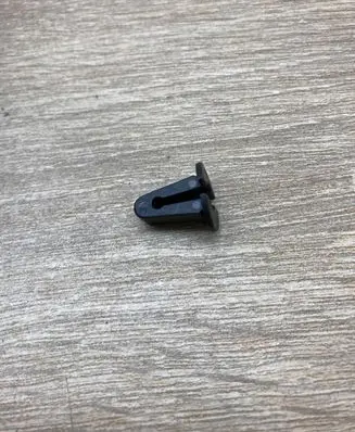 Skoda Octavia Mk1 (1U) Other body part 032199254 WAGCLIPCAPNUT
