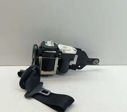 Mercedes-Benz C W204 Front seatbelt 620380500 A2048601886