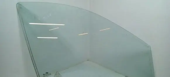 Hyundai Santa Fe Front door window glass four-door