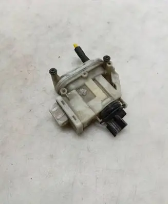 Volkswagen PASSAT B4 Central locking vacuum pump 357862153B