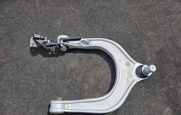BMW X7 G07 Front upper control arm/wishbone 6883116 233241547