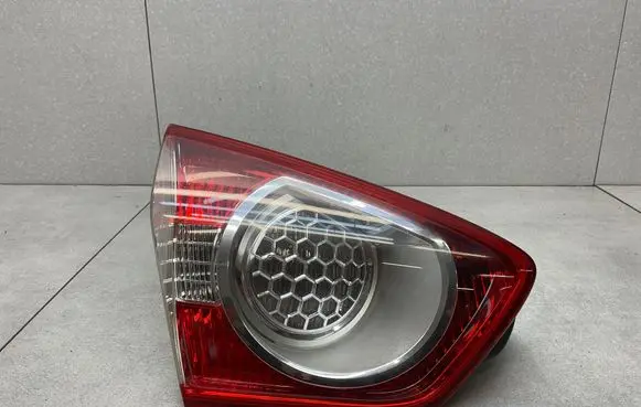 Tailgate rear/tail lights