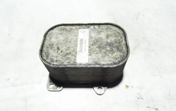 Volkswagen PASSAT B8 Engine oil radiator 03N117021