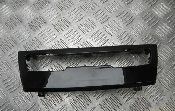 BMW 2 F46 Radio/GPS head unit trim 9312393 I12444