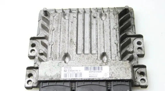 Nissan Juke I F15 Engine control unit/module 237101082R