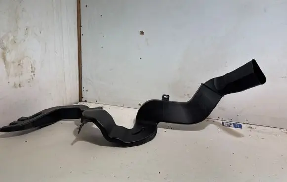 Ram 1500 Intercooler air guide/duct channel 68277060AA