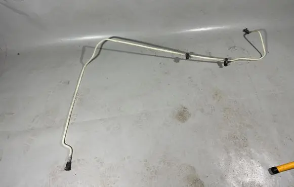 Porsche Macan (95B) Fuel line pipe 8R0201991E