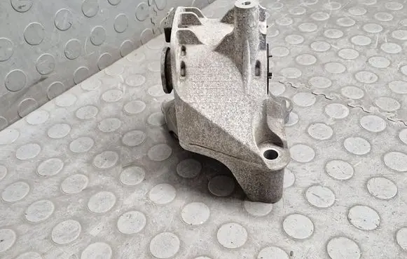 BMW i4 Engine mount bracket 9485624