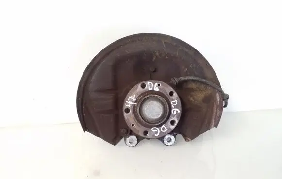 Rear wheel hub
