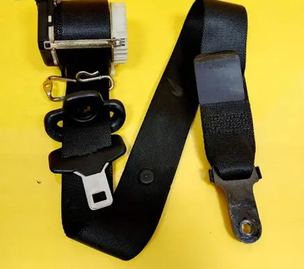 Ford Mondeo Mk III Front seatbelt 33023899