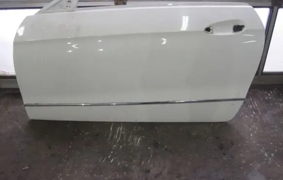 Mercedes-Benz E A207 Front door A2077220110