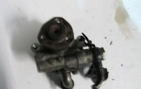 Volkswagen Golf IV Power steering pump 1J0422154B
