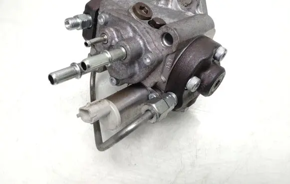 Opel Mokka X Fuel injection high pressure pump 55495425 10b01024