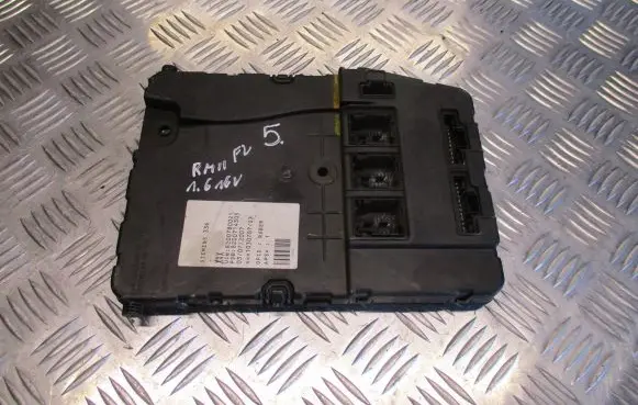 Renault Megane II Fuse box set 8200780021