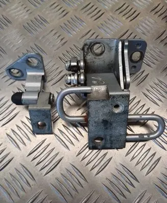 Rear door hinge set