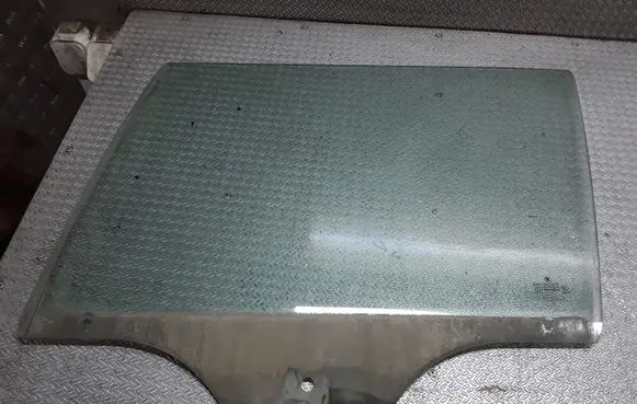 Skoda Octavia Mk2 (1Z) Rear door window glass 1ZX62213829