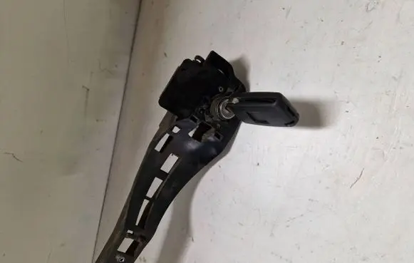 Citroen C3 Front door lock (next to the handle) 