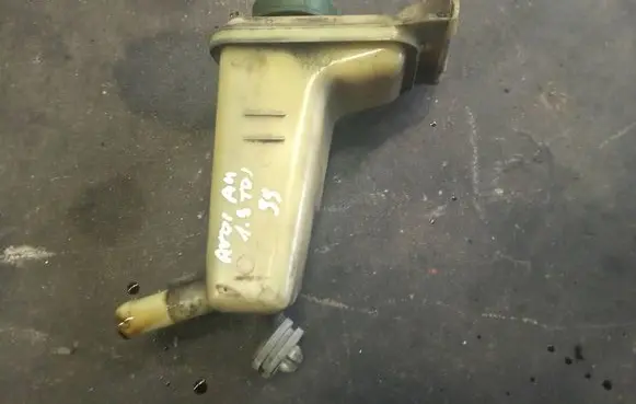 Audi A4 S4 B5 8D Power steering fluid tank/reservoir 8D0422373C