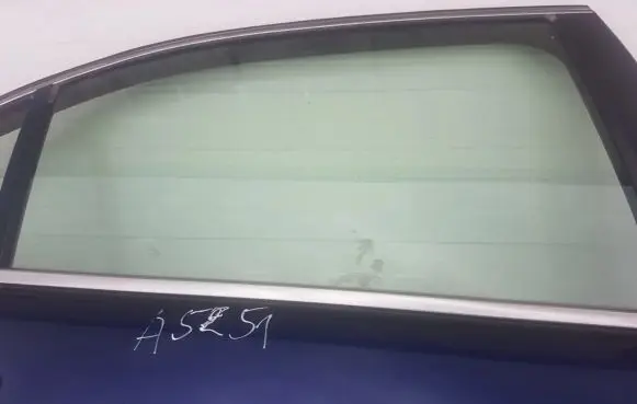 Honda Accord Rear door window glass melyna