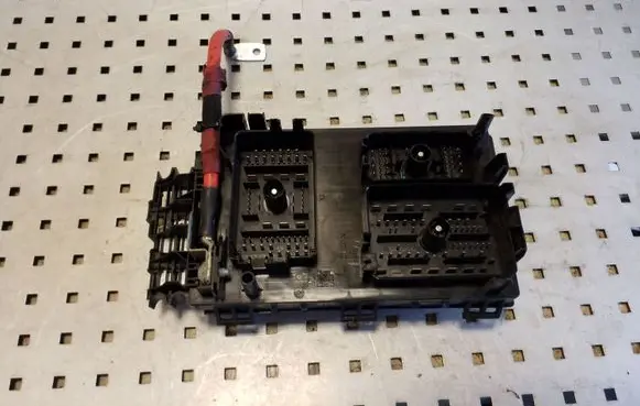 Opel Zafira C Fuse module 13368645 1110132AB