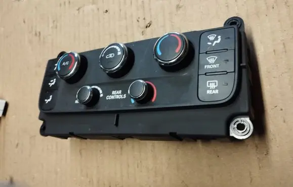 Chrysler Town & Country V Climate control unit P55111240AF
