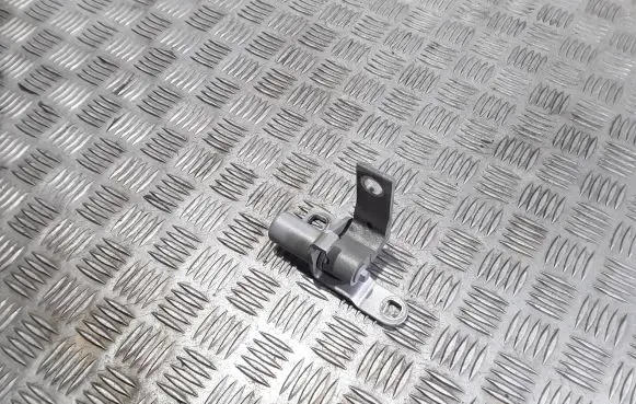 Ford Mondeo MK IV Front door upper hinge A046575