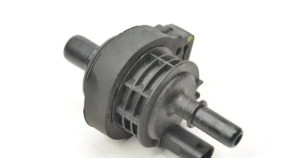Mercedes-Benz GLC C253 Valve vacuum A0004703700