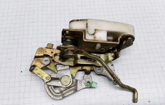 Mitsubishi Galant Rear door lock