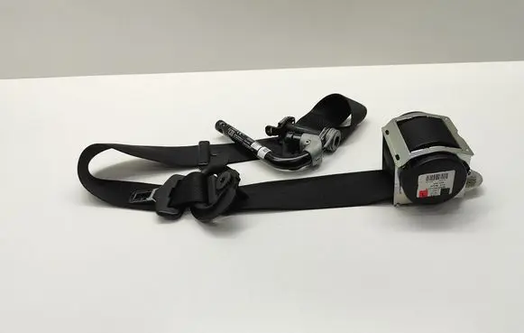 BMW 5 F10 F11 Front seatbelt 610126300 7211593 608532500