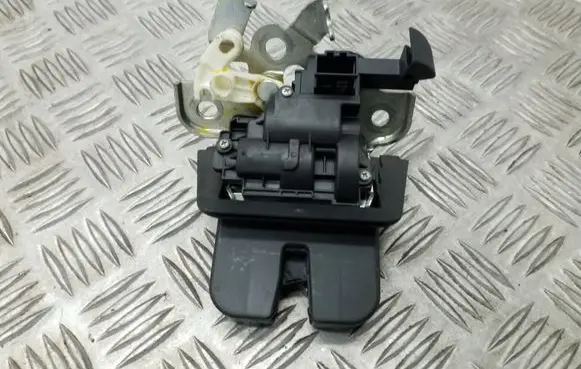 Audi A4 S4 B8 8K Tailgate/trunk/boot lock/catch/latch 8K9827505