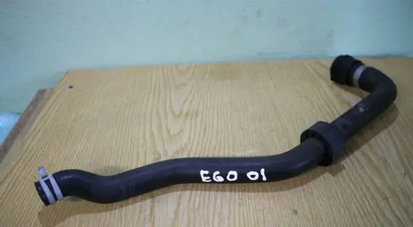 BMW 5 E60 E61 Engine coolant pipe/hose 6912729